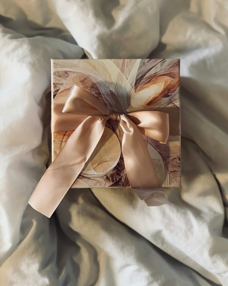 Coffret cadeau avec ruban champagne